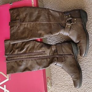 A2 Unique condor system Brown knee high Boots. Size 8